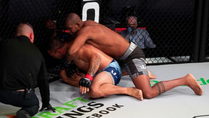 Comissão Atlética altera resultado da luta entre Werdum e Renan no PFL. (Foto: Reprodução/PFL)