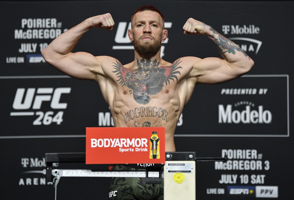 Apenas um atleta não bateu o peso durante pesagem do UFC 264 (Foto: Getty Images)