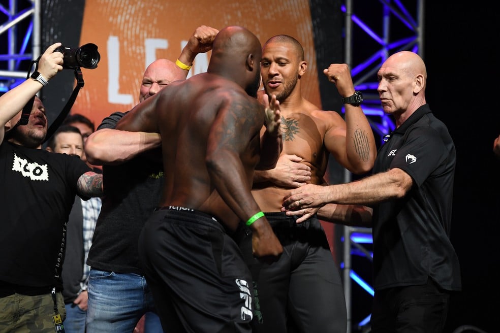 Derrick Lewis e Ciryl Gané duelam pelo cinturão interino dos pesados no UFC 265 (Foto: Getty Images)