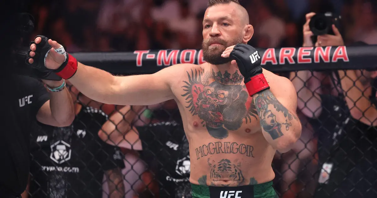 Conor McGregor sofre lesão e é derrotado rapidamente no UFC 329