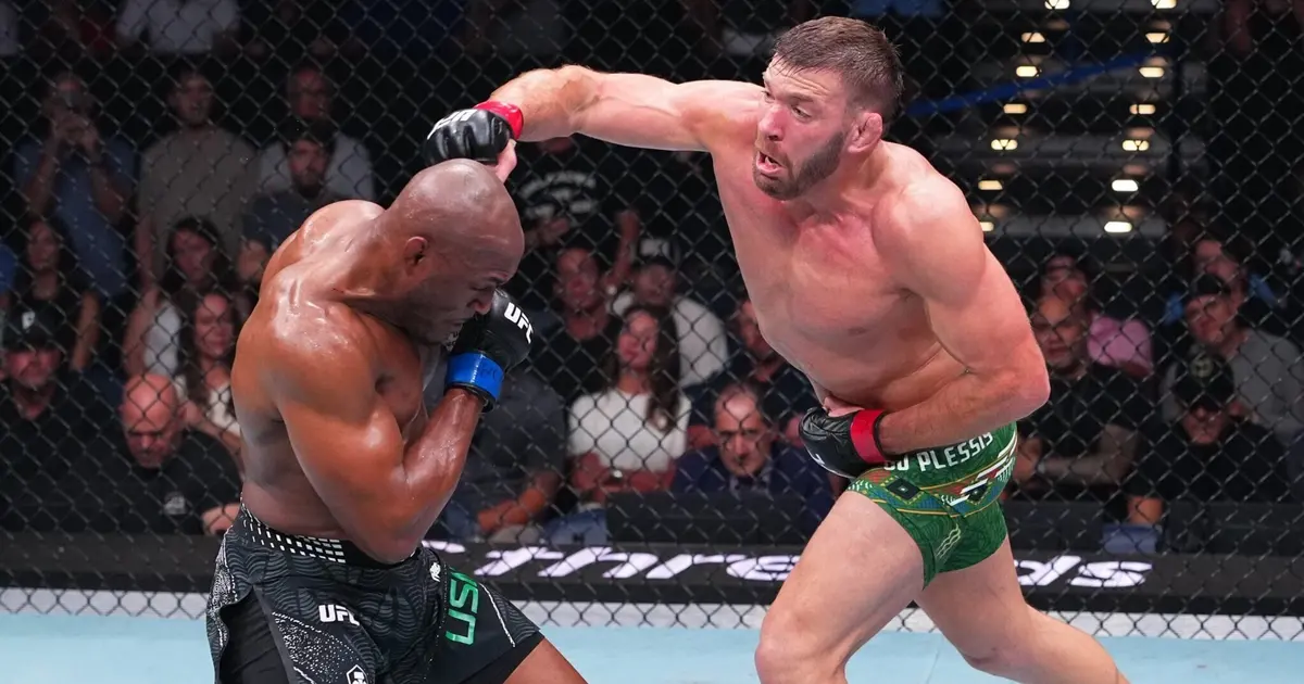 Adesanya elogia desempenho de Du Plessis após vitória no UFC Oklahoma City