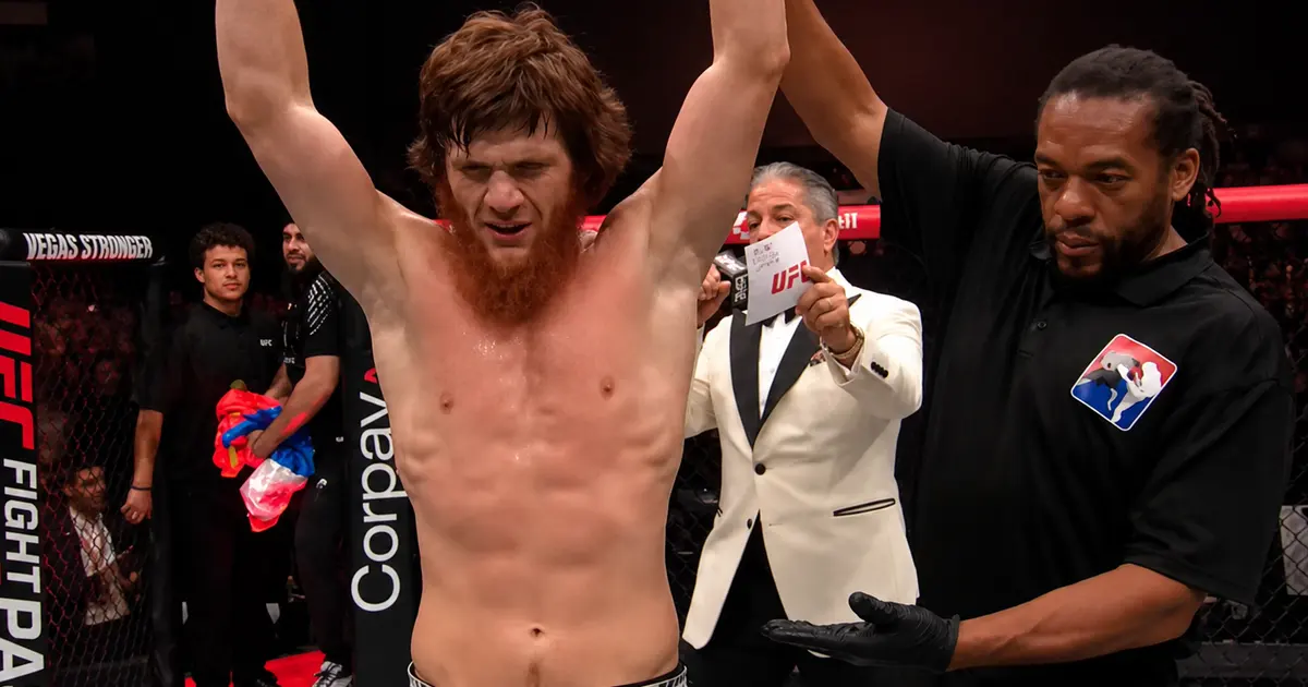 Alex Poatan critica árbitro Herb Dean após polêmica em luta de Michel Pereira