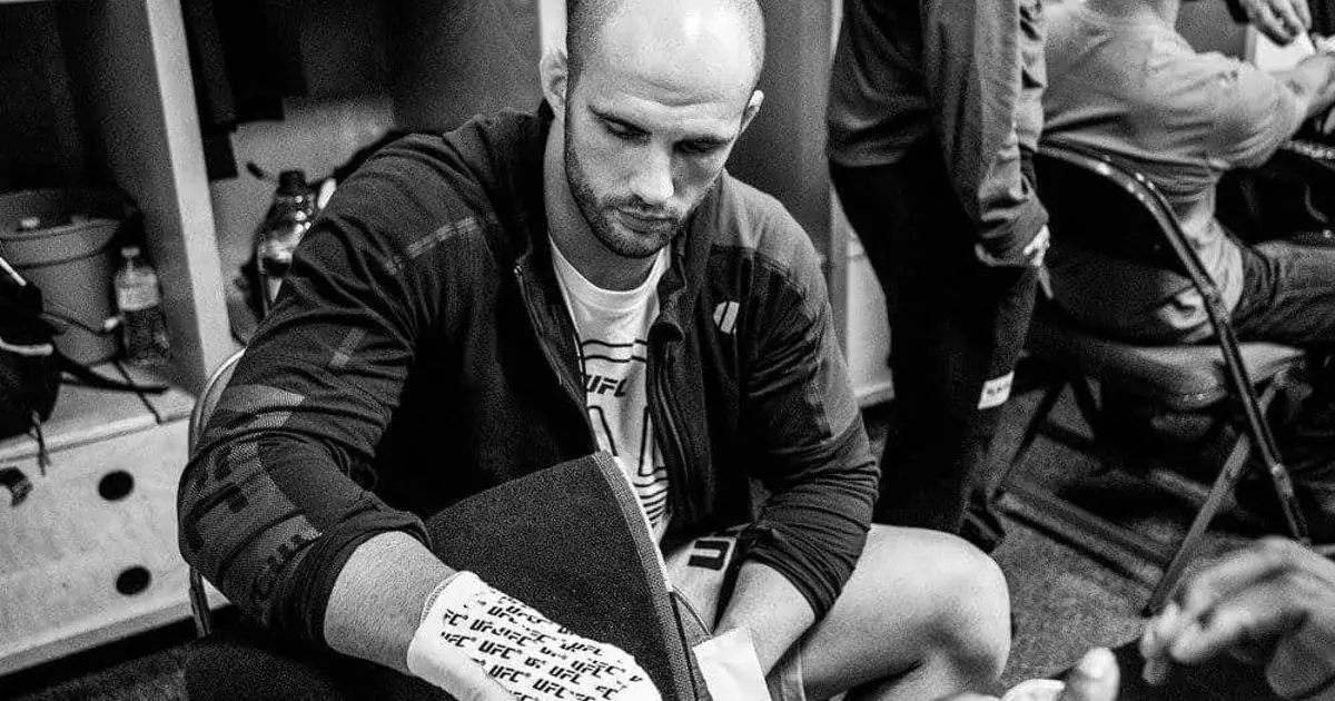 Volkan Oezdemir é suspenso por 16 meses após positivo em teste de doping