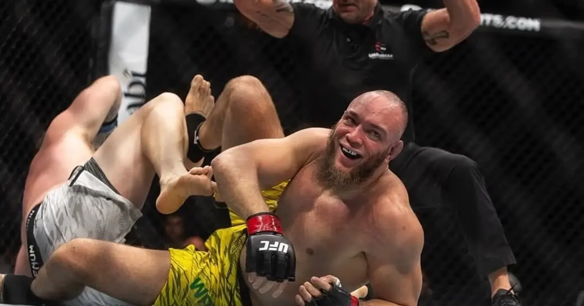 Valter Walker busca inusitado penta com finalização no UFC em Abu Dhabi