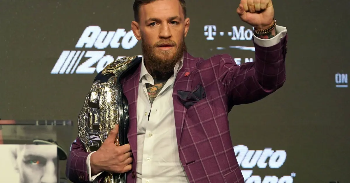 Conor McGregor retorna ao octógono após quase cinco anos em UFC 329
