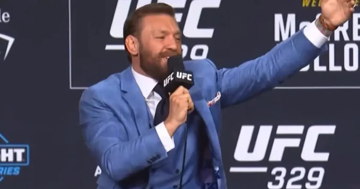 Conor McGregor surpreende ao cantar Oasis em coletiva do UFC 329