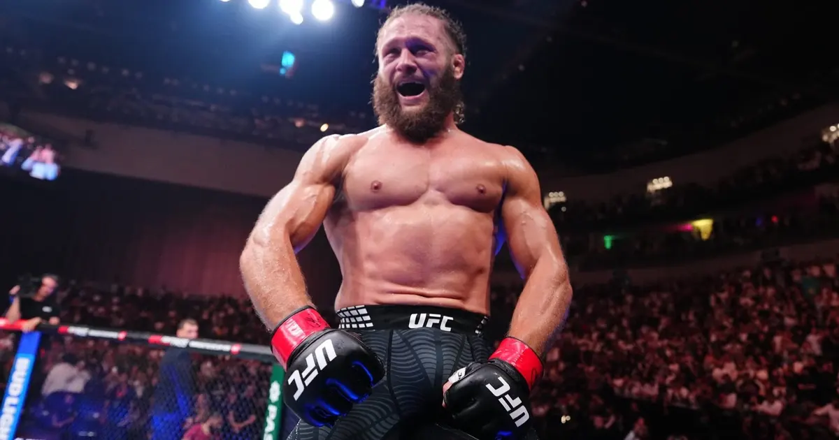Rafael Fiziev desafia Charles do Bronx após vitória no UFC Baku