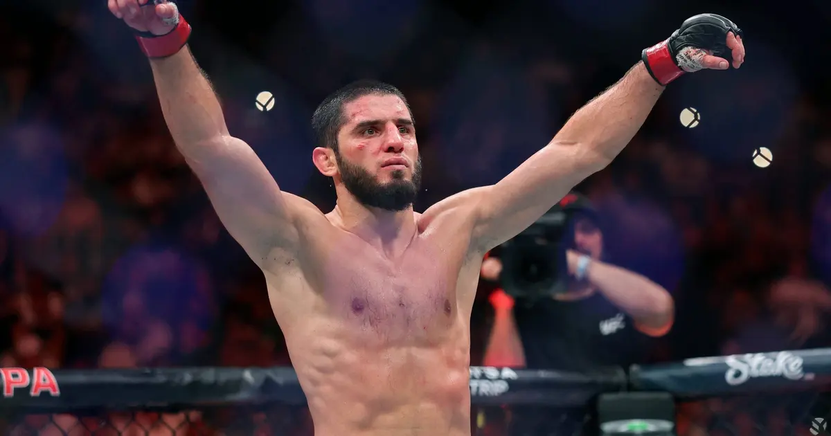 Dana White elogia Makhachev e prevê futuro brilhante no UFC