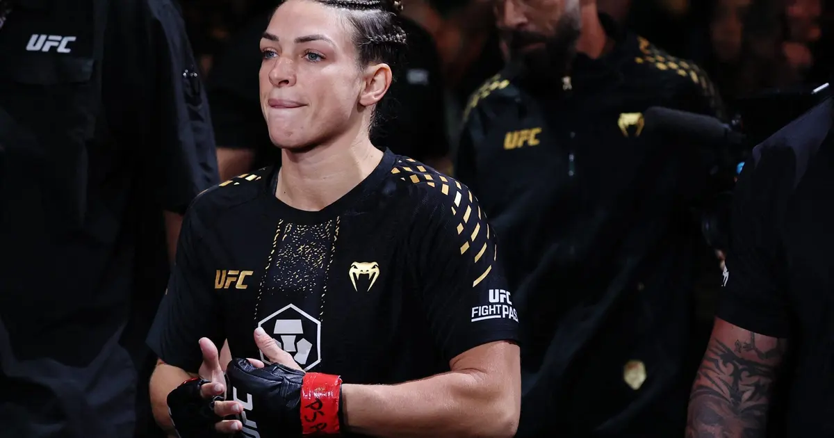 Mackenzie Dern reflete sobre luta e busca por evolução após vitória no UFC 330
