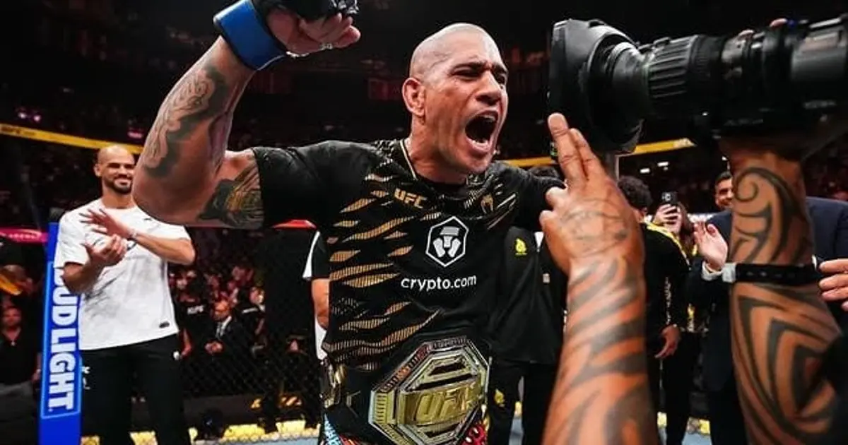 Alex Poatan adia sonho de conquistar terceiro cinturão no UFC