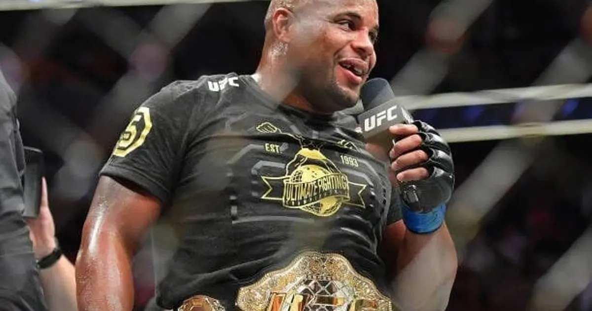 Daniel Cormier aponta Khabib e GSP como os maiores do UFC