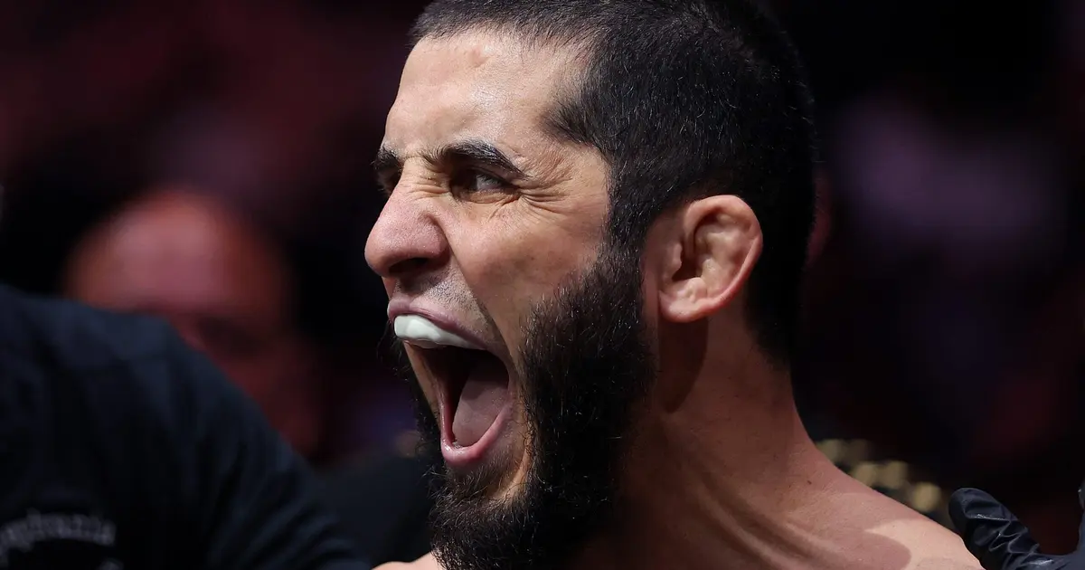 Islam Makhachev mantém título no UFC 330 após luta intensa contra Ian Garry