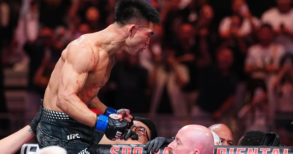 Tensão no UFC Xangai: Lutador invade octógono após derrota do irmão