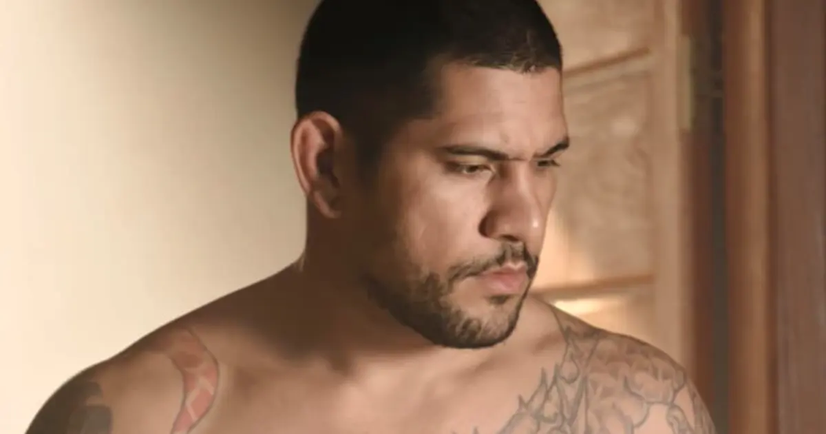 Kevin Holland critica Alex Poatan após derrota e defende responsabilidade dos lutadores