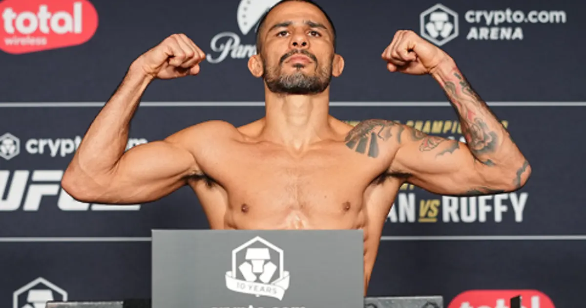 Alexandre Pantoja confirma peso e se prepara para revanche no UFC 331