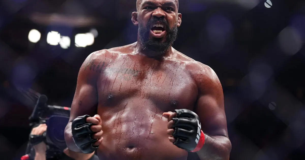 Luke Rockhold critica Jon Jones e questiona seu legado no MMA