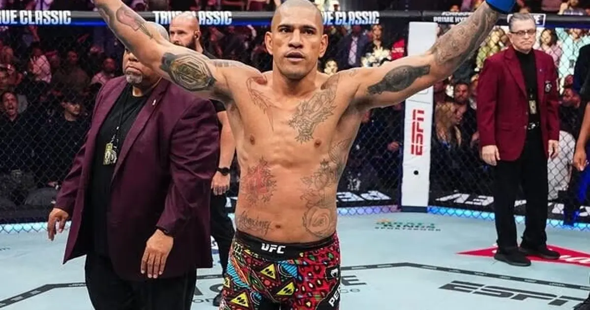 Alex Pereira treina com Cain Velasquez para UFC 335 em busca de vitória