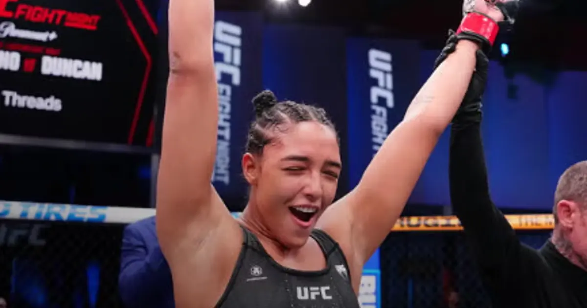 Alice Pereira vence russa com cotovelada impressionante no UFC Vegas 122